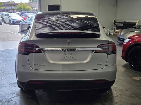 Used 2018 Tesla Model X 75D image 3