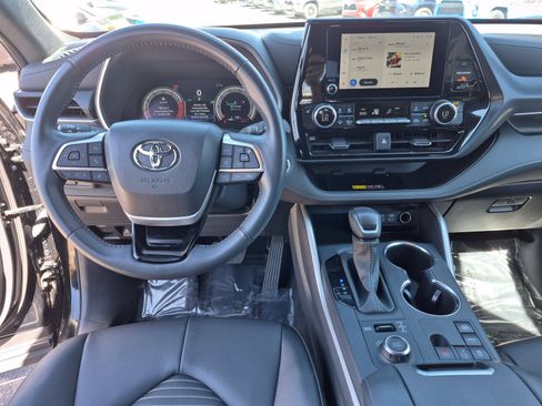 Certified 2025 Toyota Highlander XSE AWD/4WD image 18