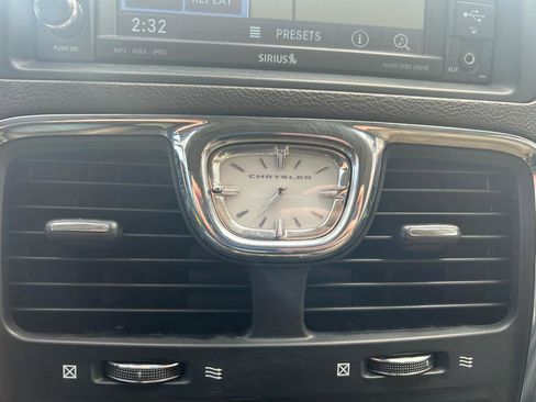 Used 2012 Chrysler Town & Country Limited w/ Luxury Group image 22