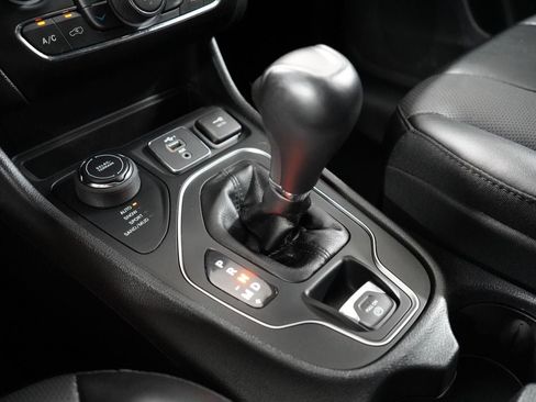 Used 2022 Jeep Cherokee Latitude Lux AWD/4WD image 16