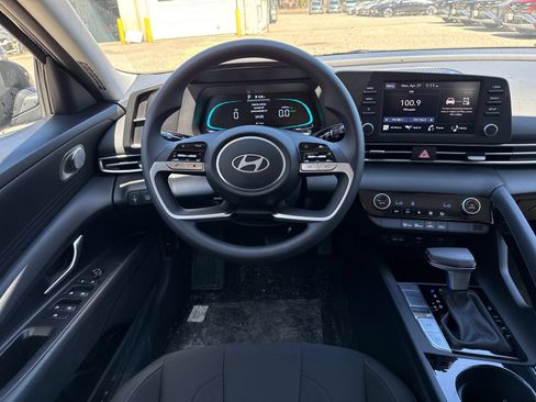 New 2026 Hyundai Elantra Hybrid FWD image 17