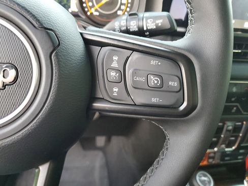 Certified 2025 Jeep Wrangler Unlimited Rubicon image 28