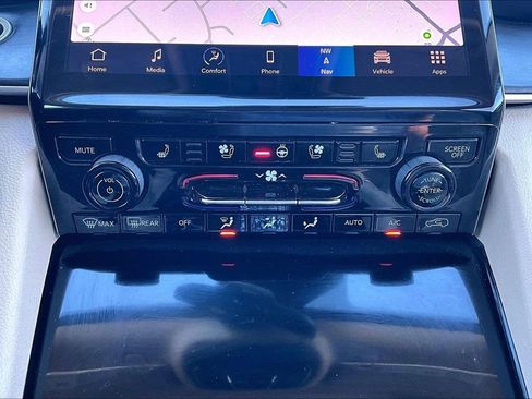 Used 2022 Jeep Grand Cherokee Limited w/ Luxury Tech Group II image 31