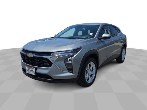 Used 2026 Chevrolet Trax LS w/ LS Convenience Package FWD image 1