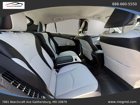 Used 2017 Toyota Prius Prime Premium FWD image 4