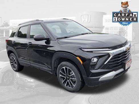 Used 2025 Chevrolet TrailBlazer LT AWD/4WD image 3
