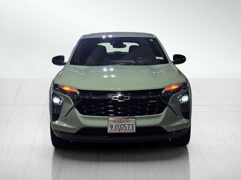 Used 2024 Chevrolet Trax RS FWD image 2