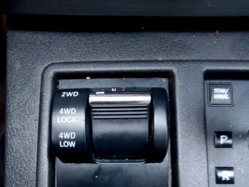 Used 2011 Jeep Liberty Sport AWD/4WD image 25