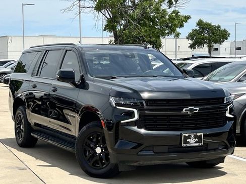 Used 2023 Chevrolet Suburban RST w/ Luxury Package AWD/4WD image 2