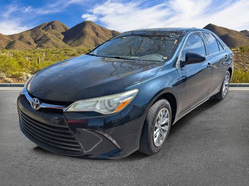 Used 2017 Toyota Camry LE image 11