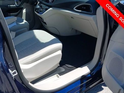 Used 2018 Chrysler Pacifica Touring Plus FWD image 5