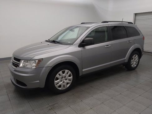 Used 2020 Dodge Journey SE w/ SE Popular Equipment Group image 2