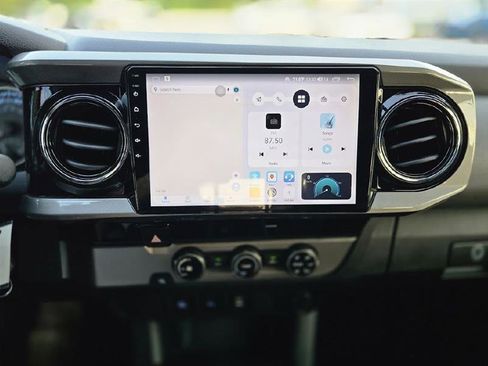 Used 2017 Toyota Tacoma SR5 w/ Tow Package RWD image 29