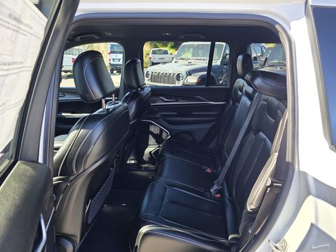New 2026 Jeep Grand Cherokee Limited RWD image 17