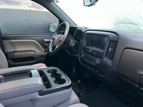 Used 2019 Chevrolet Silverado 1500 Custom w/ Custom Convenience Package AWD/4WD image 9