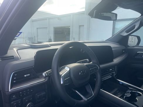 Certified 2025 Chevrolet Suburban Z71 w/ Comfort Package image 10