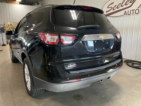 Used 2016 Chevrolet Traverse LT w/ Style and Technology Package FWD image 3