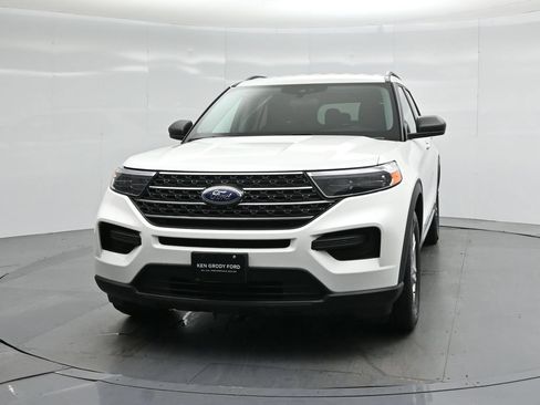 Certified 2024 Ford Explorer XLT RWD image 52