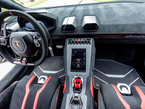 Used 2021 Lamborghini Huracan STO RWD image 31