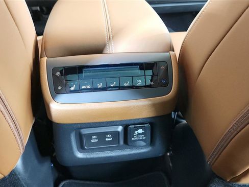 New 2026 Nissan Pathfinder Platinum image 15