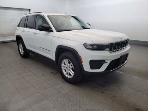 Used 2023 Jeep Grand Cherokee Laredo image 13