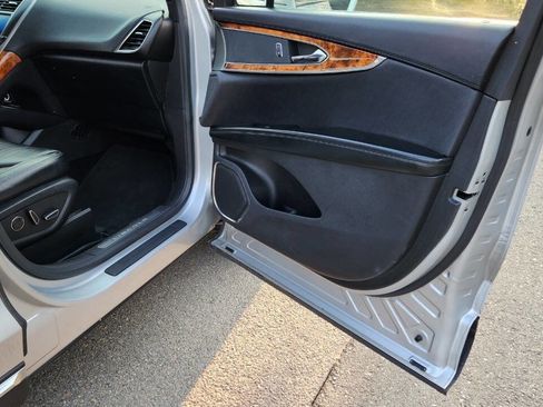 Used 2016 Lincoln MKX Select w/ Select Plus Package image 39