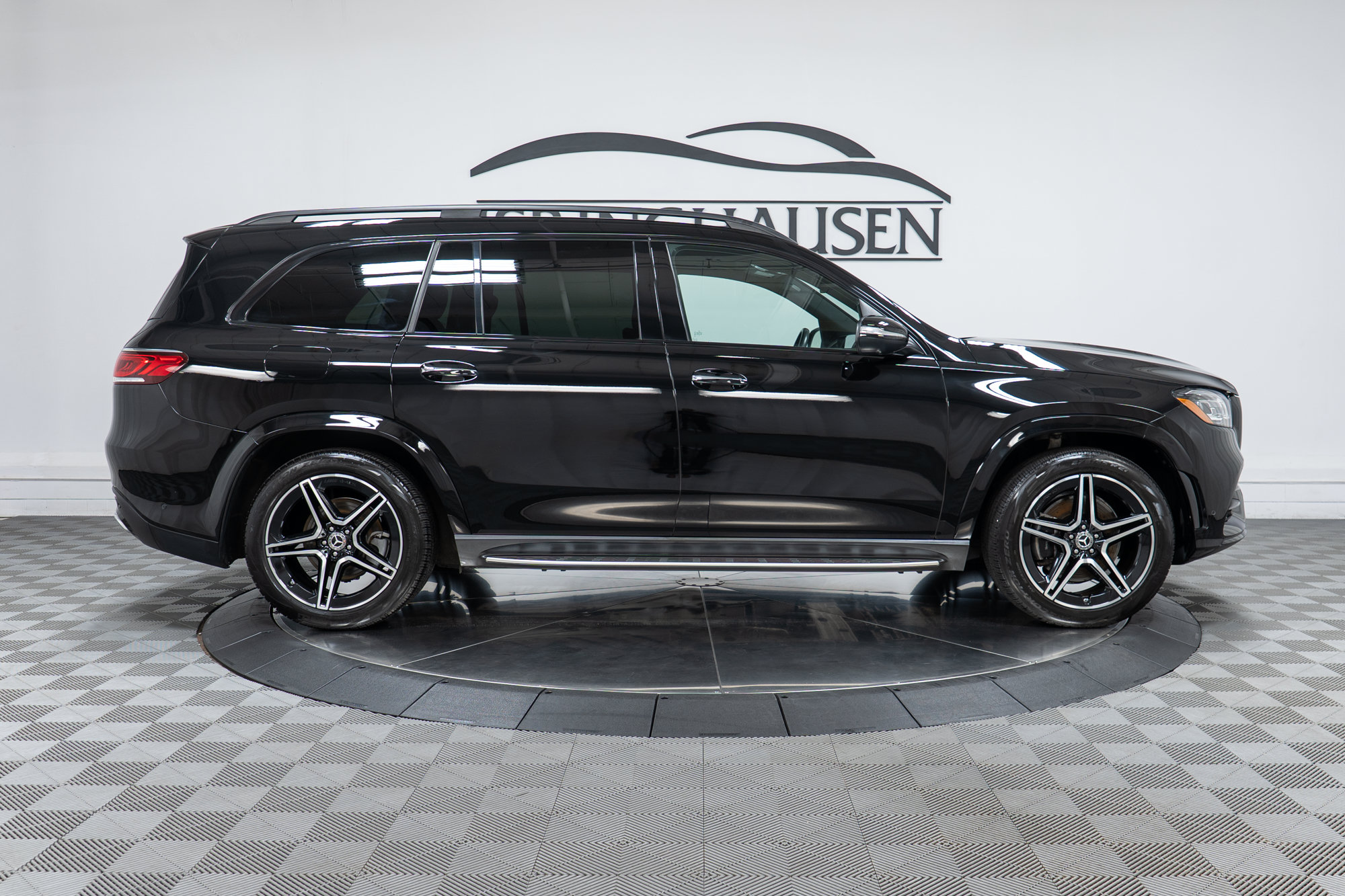 Certified 2022 Mercedes-Benz GLS 450 4MATIC w/ AMG Line Exterior image 4