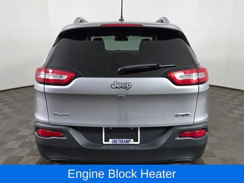 Used 2018 Jeep Cherokee Latitude w/ Cold Weather Group AWD/4WD image 11