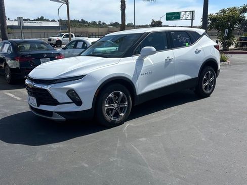 Used 2025 Chevrolet Blazer LT AWD/4WD image 1