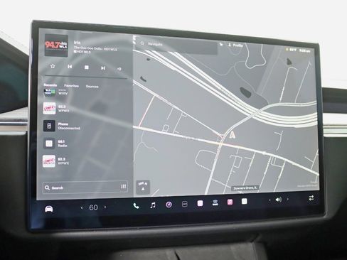 Used 2022 Tesla Model X image 17