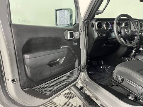Used 2022 Jeep Gladiator Sport image 10