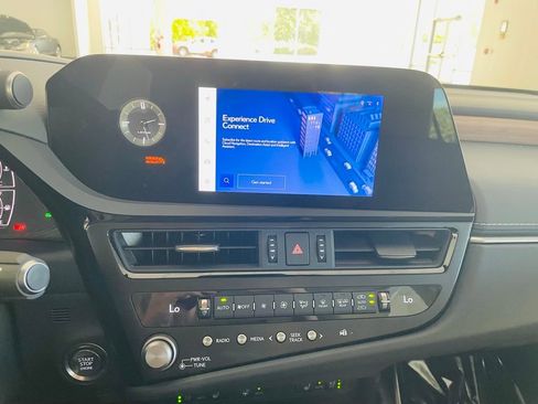 Certified 2025 Lexus ES 350 w/ Premium Package image 24