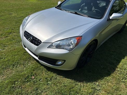 Used 2010 Hyundai Genesis 3.8 RWD image 13