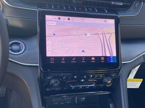 New 2025 Jeep Grand Cherokee Limited w/ Luxury Tech Group II image 5