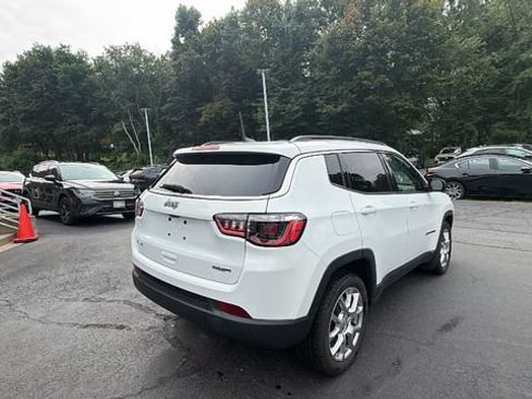 Used 2022 Jeep Compass Latitude AWD/4WD image 5
