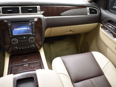 Used 2014 GMC Sierra 2500 Denali w/ Suspension Package, Off-Road image 35