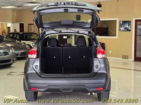Used 2019 Nissan Kicks S FWD image 9