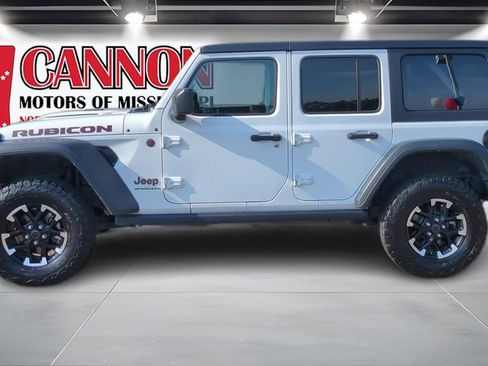 Used 2025 Jeep Wrangler Unlimited Rubicon AWD/4WD image 8