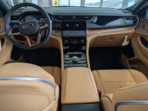 New 2025 Jeep Grand Cherokee Summit AWD/4WD image 15