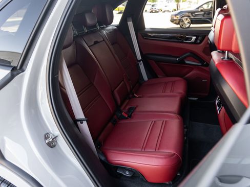 Certified 2023 Porsche Cayenne S Platinum AWD/4WD image 41