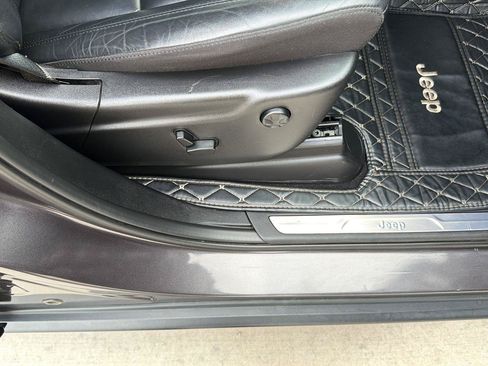 Used 2019 Jeep Grand Cherokee Limited AWD/4WD image 37