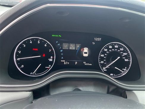 Used 2022 Toyota Avalon Limited image 11