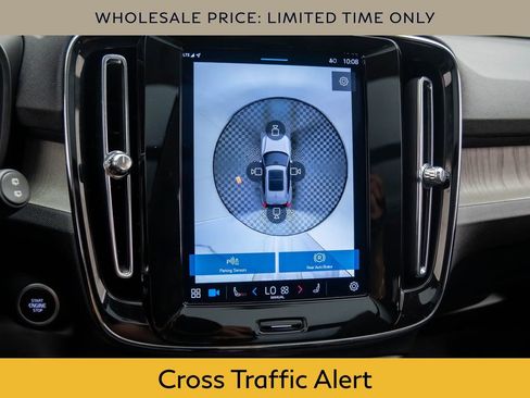 Used 2025 Volvo XC40 B5 Plus image 25