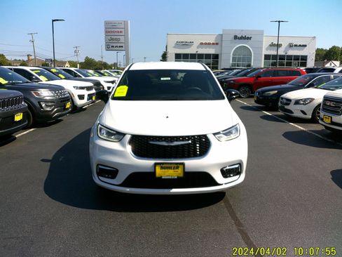 Certified 2026 Chrysler Pacifica Select FWD image 1