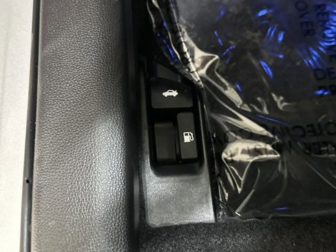 Used 2025 Toyota Corolla LE image 35