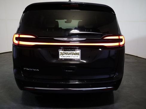 Used 2025 Chrysler Pacifica Select FWD image 10