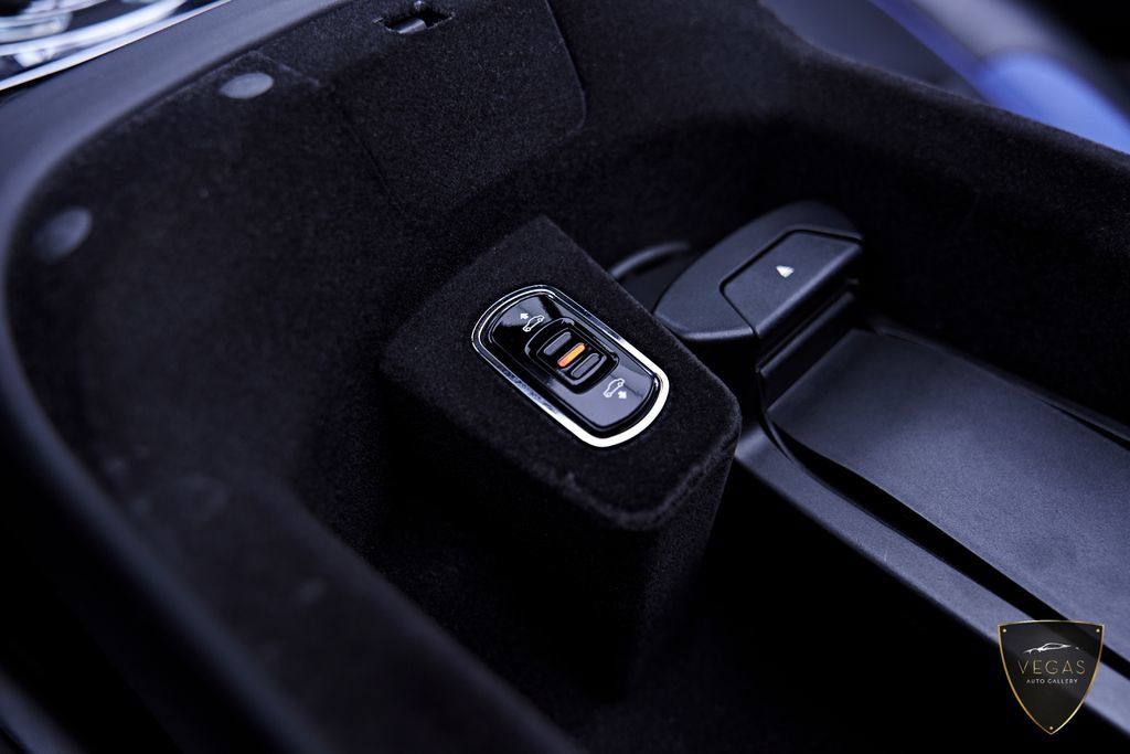 Used 2019 Rolls-Royce Dawn RWD image 77