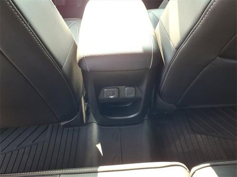 Used 2021 GMC Canyon Denali image 16