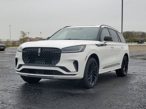 New 2026 Lincoln Aviator Reserve w/ Jet Appearance Package AWD/4WD image 2