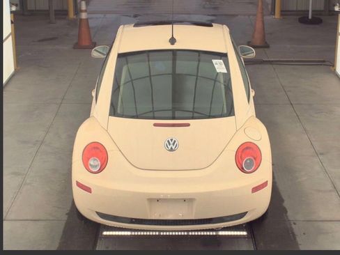 Used 2006 Volkswagen Beetle Coupe w/ Package 1 FWD image 10